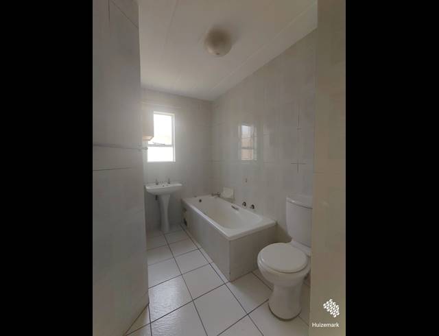 3 BEDROOM TOWNHOUSE FOR SALE IN VANDERBIJLPARK SW 5
